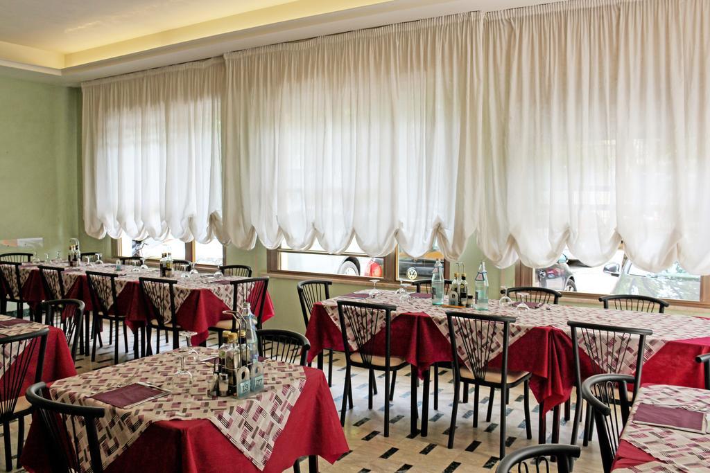 Hotel Buda Bellaria-Igea Marina Exterior photo