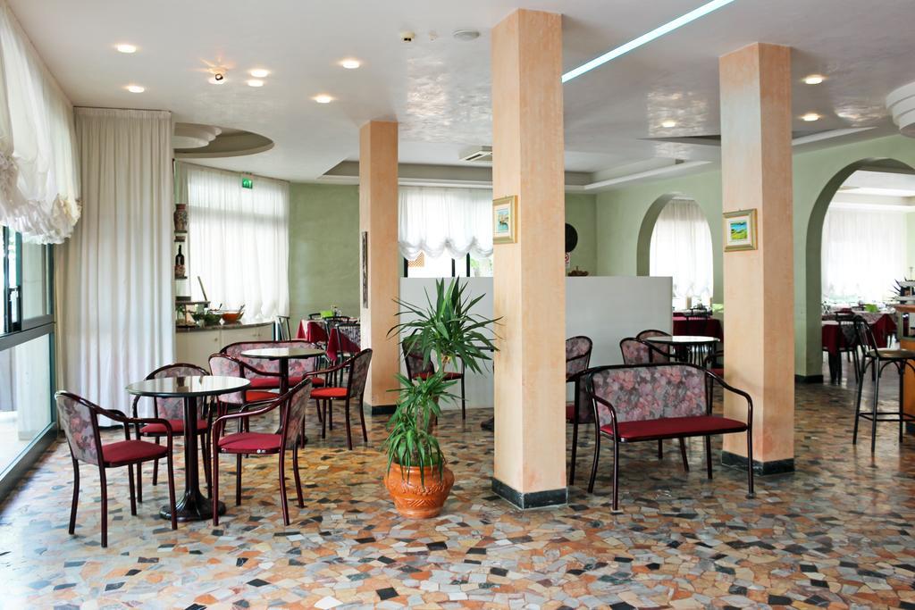 Hotel Buda Bellaria-Igea Marina Exterior photo