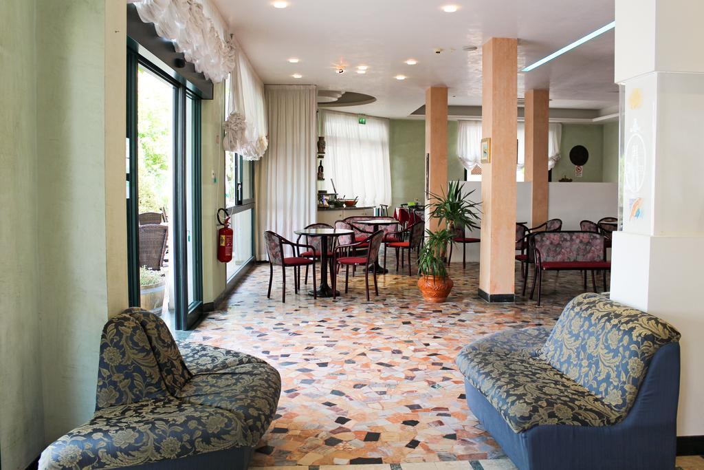 Hotel Buda Bellaria-Igea Marina Exterior photo