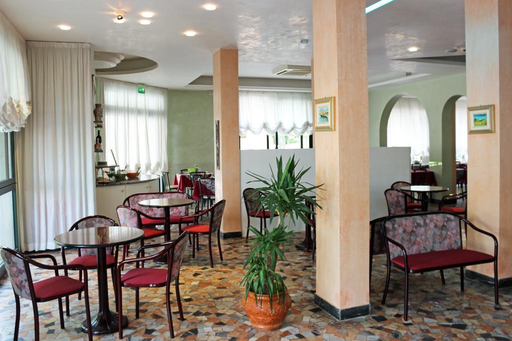 Hotel Buda Bellaria-Igea Marina Exterior photo
