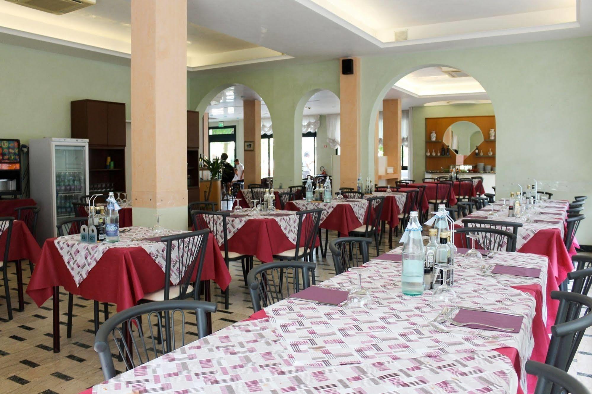 Hotel Buda Bellaria-Igea Marina Exterior photo